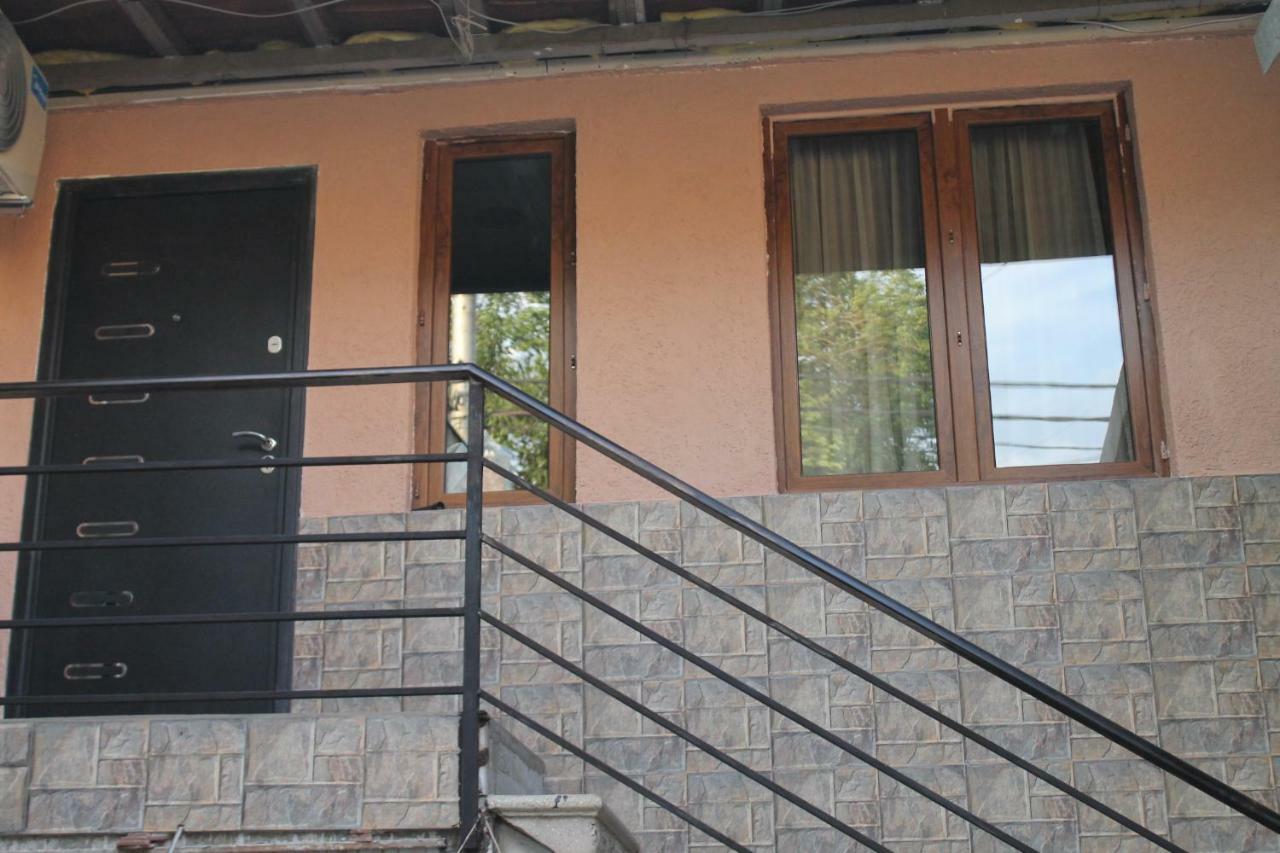 Апартаменти Family Apartament Тбілісі Екстер'єр фото